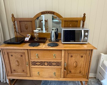 Ivy room kitchenette